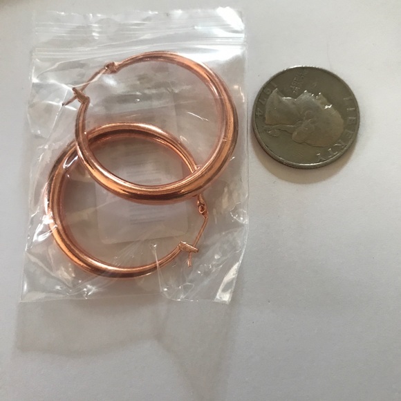 NWT 18K Rose Gold hoop earings - Picture 4 of 4